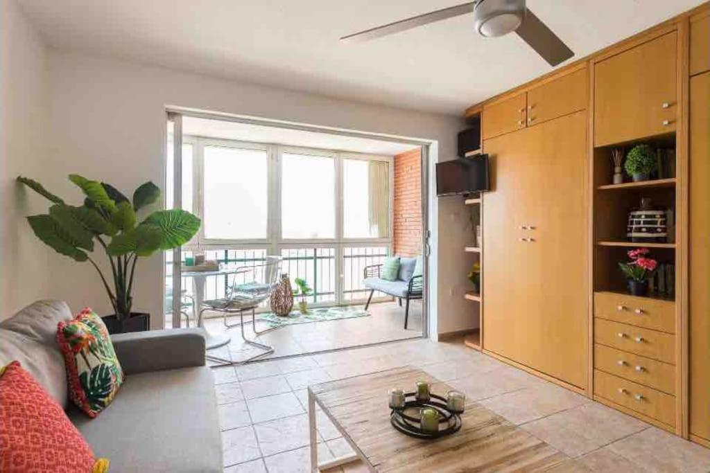 Lovely Flat On The Beach - Awesome View Аликанте Экстерьер фото